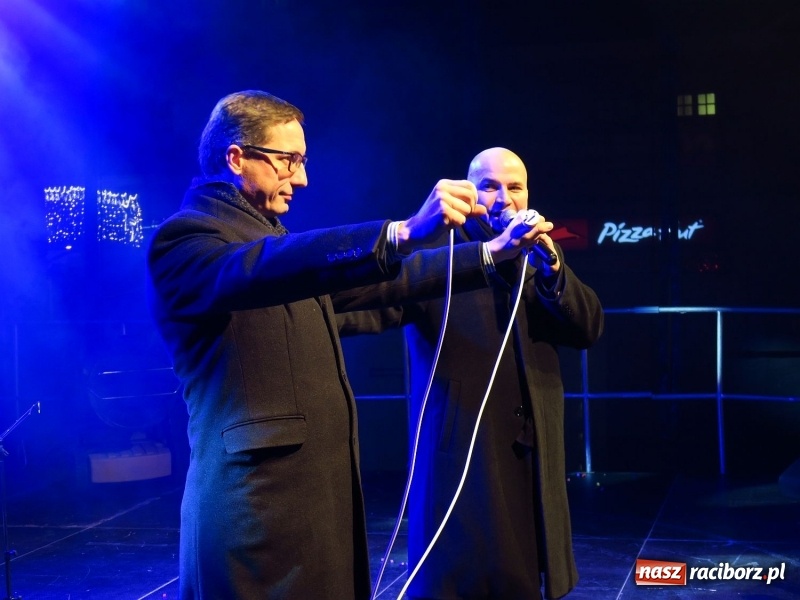 Zdjęcie w galerii na portalu naszraciborz.pl: Parada, choinka i Majka Jeżowska. Zobaczcie jak bawił się Rybnik wiadomości z regionu