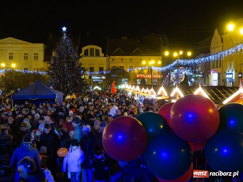 Zdjęcie w galerii na portalu naszraciborz.pl: Parada, choinka i Majka Jeżowska. Zobaczcie jak bawił się Rybnik wiadomości z regionu