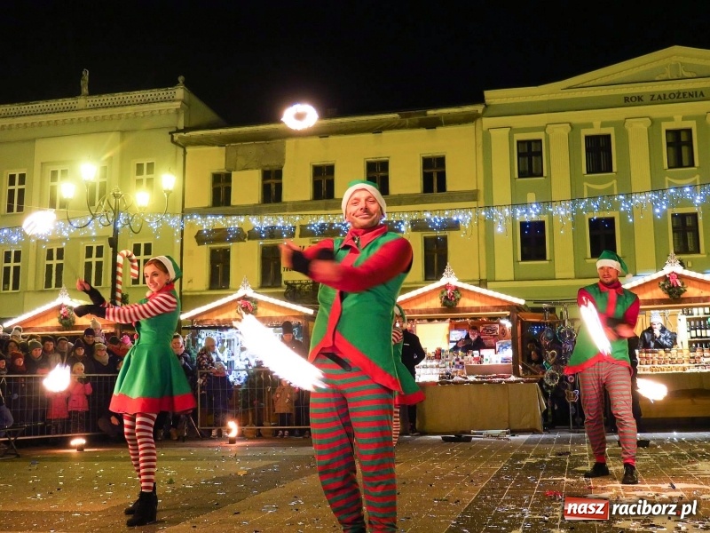 Zdjęcie w galerii na portalu naszraciborz.pl: Parada, choinka i Majka Jeżowska. Zobaczcie jak bawił się Rybnik wiadomości z regionu