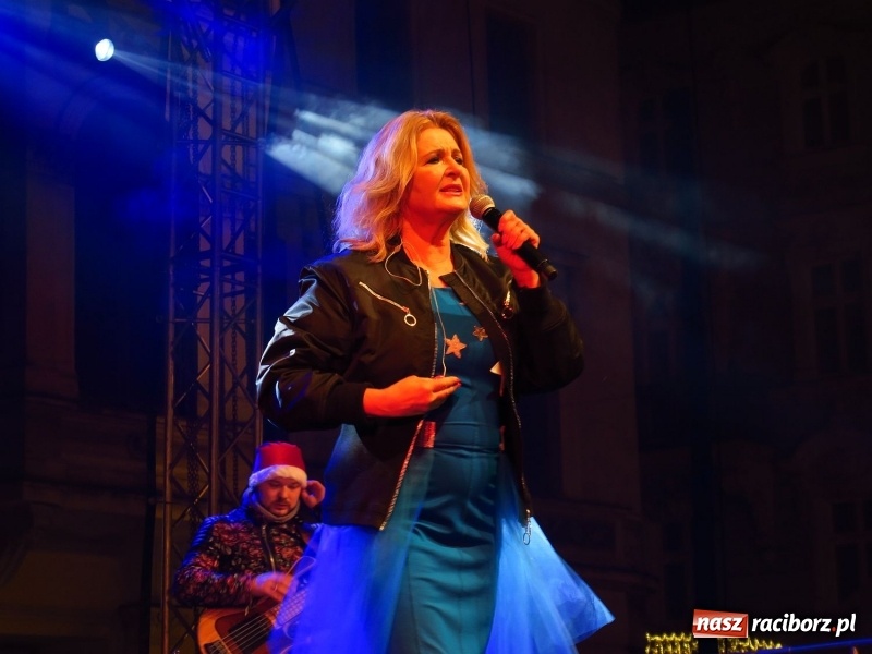 Zdjęcie w galerii na portalu naszraciborz.pl: Parada, choinka i Majka Jeżowska. Zobaczcie jak bawił się Rybnik wiadomości z regionu