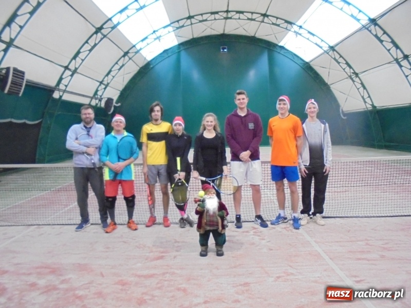 Zdjęcie w galerii na portalu naszraciborz.pl: Mikołajkowy turniej tenisowy wiadomości z regionu