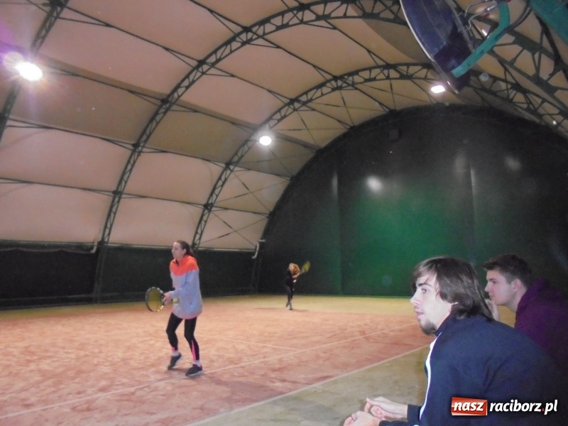 Zdjęcie w galerii na portalu naszraciborz.pl: Mikołajkowy turniej tenisowy wiadomości z regionu