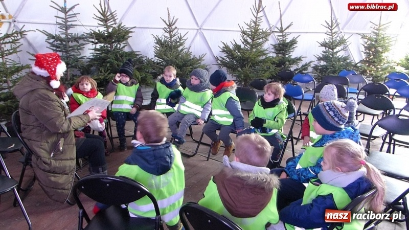 Zdjęcie w galerii na portalu naszraciborz.pl: Ostatnie wyjście Mikołaja, czyli biblioteka na Jarmarku Bożonarodzeniowym wiadomości z regionu
