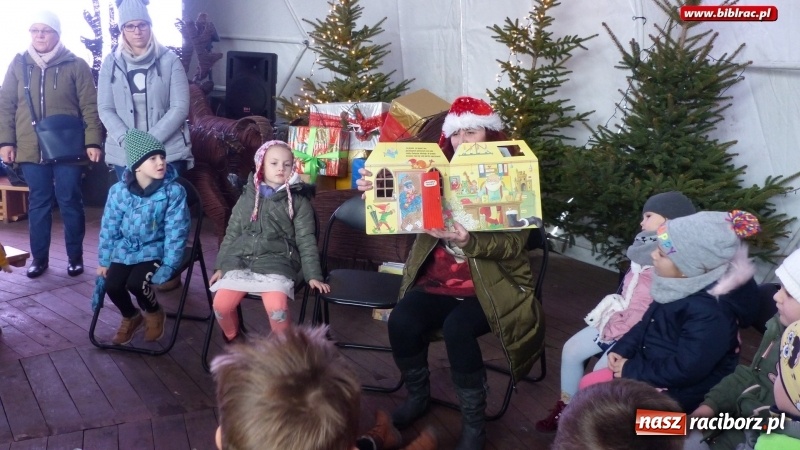Zdjęcie w galerii na portalu naszraciborz.pl: Ostatnie wyjście Mikołaja, czyli biblioteka na Jarmarku Bożonarodzeniowym wiadomości z regionu