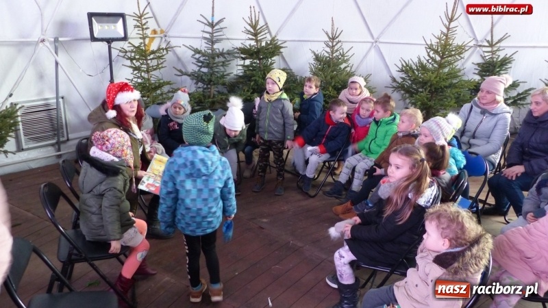 Zdjęcie w galerii na portalu naszraciborz.pl: Ostatnie wyjście Mikołaja, czyli biblioteka na Jarmarku Bożonarodzeniowym wiadomości z regionu