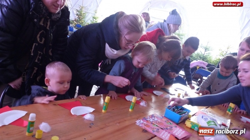 Zdjęcie w galerii na portalu naszraciborz.pl: Ostatnie wyjście Mikołaja, czyli biblioteka na Jarmarku Bożonarodzeniowym wiadomości z regionu