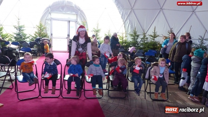Zdjęcie w galerii na portalu naszraciborz.pl: Ostatnie wyjście Mikołaja, czyli biblioteka na Jarmarku Bożonarodzeniowym wiadomości z regionu