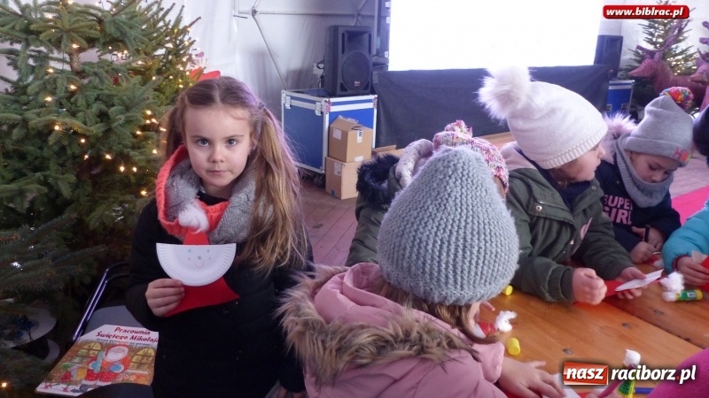 Zdjęcie w galerii na portalu naszraciborz.pl: Ostatnie wyjście Mikołaja, czyli biblioteka na Jarmarku Bożonarodzeniowym wiadomości z regionu