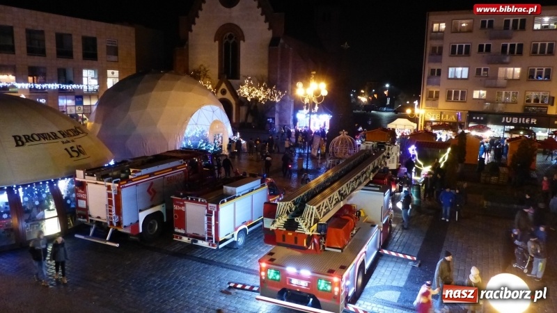 Zdjęcie w galerii na portalu naszraciborz.pl: Ostatnie wyjście Mikołaja, czyli biblioteka na Jarmarku Bożonarodzeniowym wiadomości z regionu