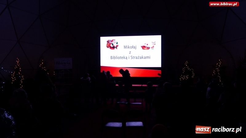 Zdjęcie w galerii na portalu naszraciborz.pl: Ostatnie wyjście Mikołaja, czyli biblioteka na Jarmarku Bożonarodzeniowym wiadomości z regionu