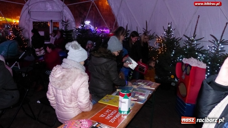 Zdjęcie w galerii na portalu naszraciborz.pl: Ostatnie wyjście Mikołaja, czyli biblioteka na Jarmarku Bożonarodzeniowym wiadomości z regionu