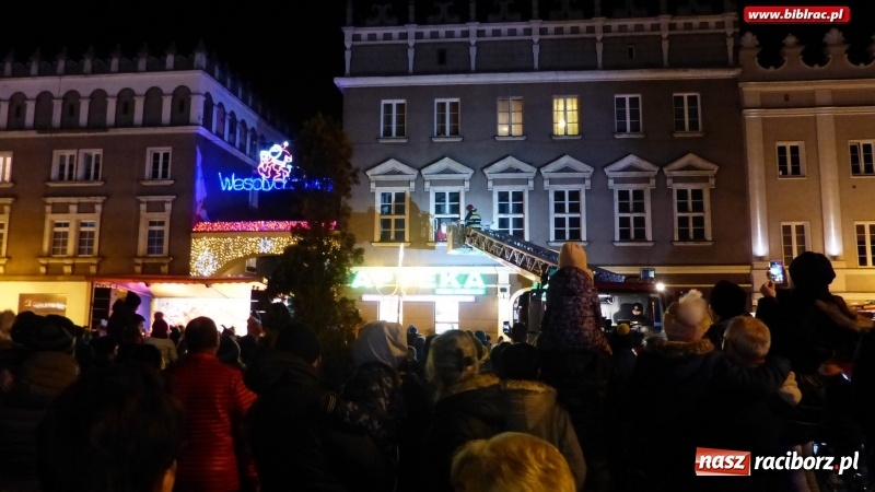 Zdjęcie w galerii na portalu naszraciborz.pl: Ostatnie wyjście Mikołaja, czyli biblioteka na Jarmarku Bożonarodzeniowym wiadomości z regionu