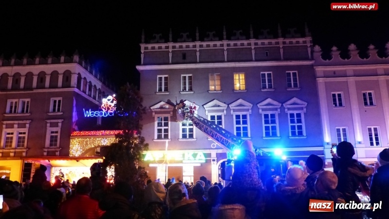 Zdjęcie w galerii na portalu naszraciborz.pl: Ostatnie wyjście Mikołaja, czyli biblioteka na Jarmarku Bożonarodzeniowym wiadomości z regionu