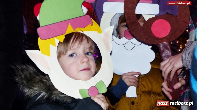 Zdjęcie w galerii na portalu naszraciborz.pl: Ostatnie wyjście Mikołaja, czyli biblioteka na Jarmarku Bożonarodzeniowym wiadomości z regionu