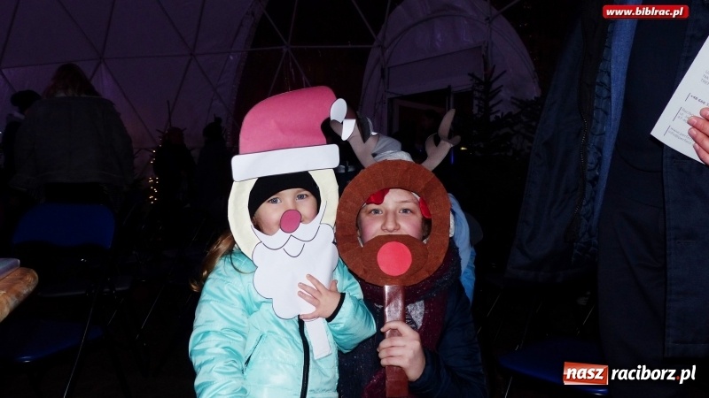 Zdjęcie w galerii na portalu naszraciborz.pl: Ostatnie wyjście Mikołaja, czyli biblioteka na Jarmarku Bożonarodzeniowym wiadomości z regionu