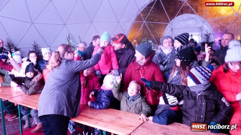 Zdjęcie w galerii na portalu naszraciborz.pl: Ostatnie wyjście Mikołaja, czyli biblioteka na Jarmarku Bożonarodzeniowym wiadomości z regionu