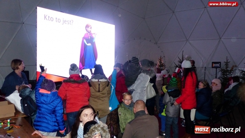Zdjęcie w galerii na portalu naszraciborz.pl: Ostatnie wyjście Mikołaja, czyli biblioteka na Jarmarku Bożonarodzeniowym wiadomości z regionu