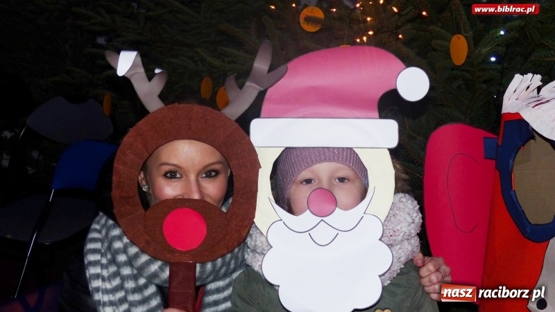 Zdjęcie w galerii na portalu naszraciborz.pl: Ostatnie wyjście Mikołaja, czyli biblioteka na Jarmarku Bożonarodzeniowym wiadomości z regionu