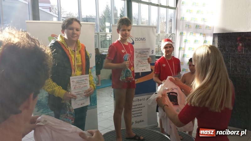 Zdjęcie w galerii na portalu naszraciborz.pl: Integracyjne pływanie na zawodach mikołajkowych  wiadomości z regionu