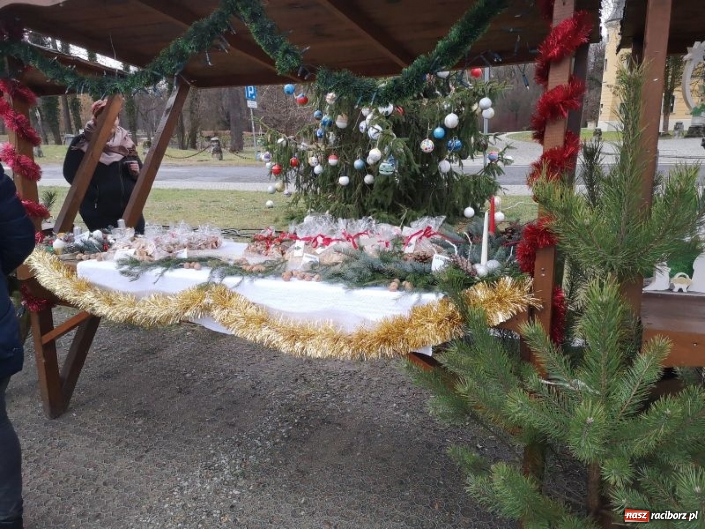 Zdjęcie w galerii na portalu naszraciborz.pl: W Rudach po raz pierwszy odbył się Jarmark Bożonarodzeniowy wiadomości z regionu