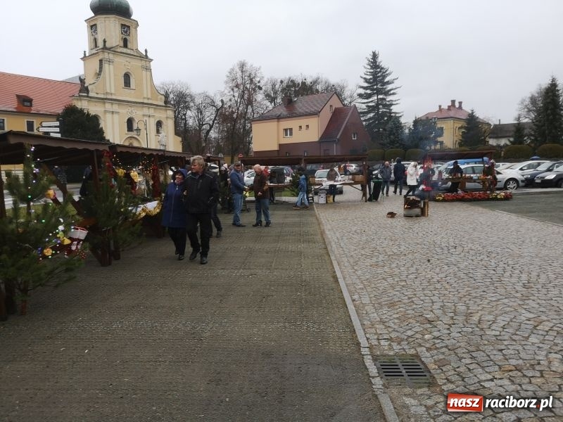 Zdjęcie w galerii na portalu naszraciborz.pl: W Rudach po raz pierwszy odbył się Jarmark Bożonarodzeniowy wiadomości z regionu