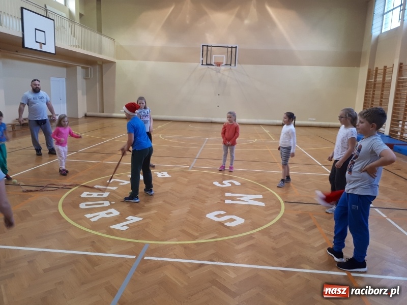 Zdjęcie w galerii na portalu naszraciborz.pl: Mikołajkowe spotkanie najmłodszych adeptów tenisa wiadomości z regionu