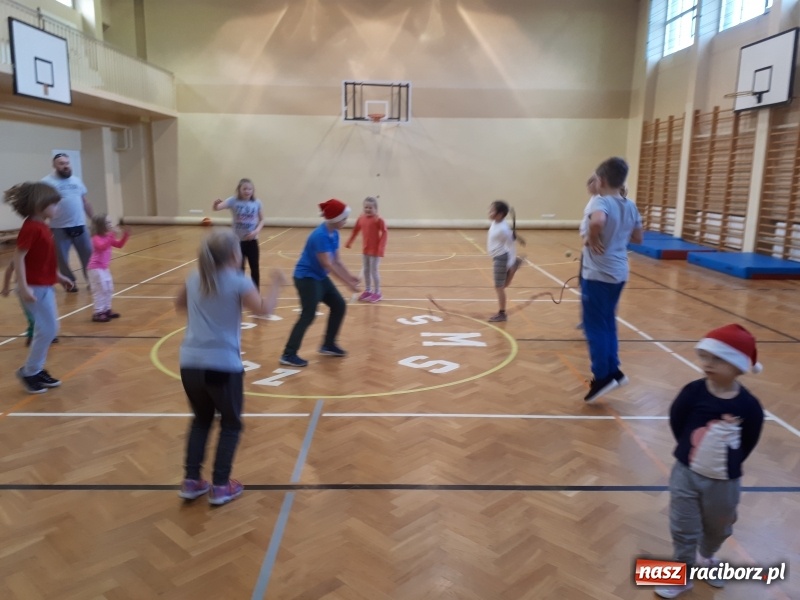 Zdjęcie w galerii na portalu naszraciborz.pl: Mikołajkowe spotkanie najmłodszych adeptów tenisa wiadomości z regionu