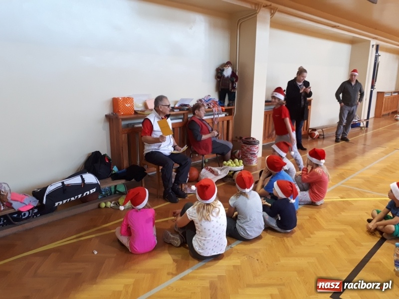 Zdjęcie w galerii na portalu naszraciborz.pl: Mikołajkowe spotkanie najmłodszych adeptów tenisa wiadomości z regionu