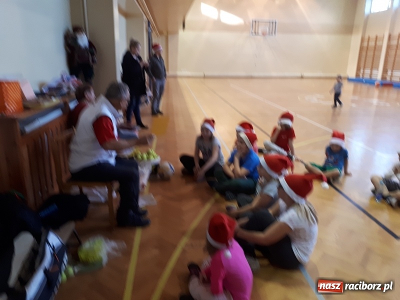 Zdjęcie w galerii na portalu naszraciborz.pl: Mikołajkowe spotkanie najmłodszych adeptów tenisa wiadomości z regionu