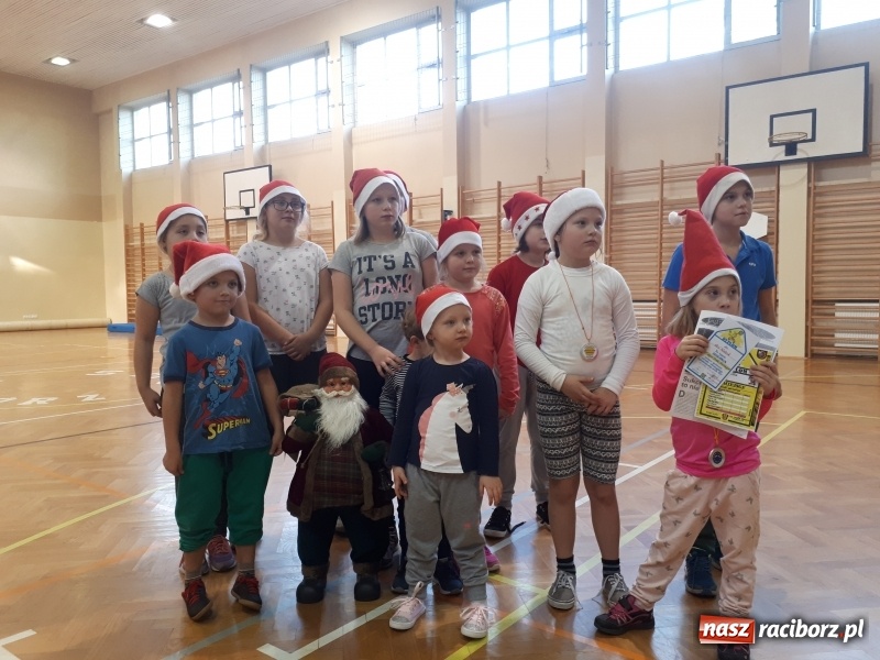 Zdjęcie w galerii na portalu naszraciborz.pl: Mikołajkowe spotkanie najmłodszych adeptów tenisa wiadomości z regionu