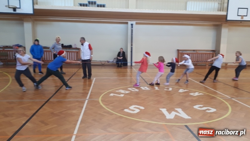 Zdjęcie w galerii na portalu naszraciborz.pl: Mikołajkowe spotkanie najmłodszych adeptów tenisa wiadomości z regionu