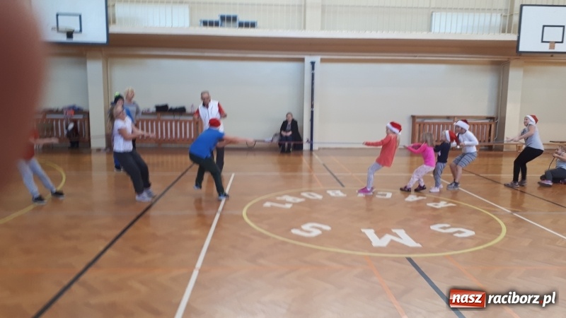 Zdjęcie w galerii na portalu naszraciborz.pl: Mikołajkowe spotkanie najmłodszych adeptów tenisa wiadomości z regionu