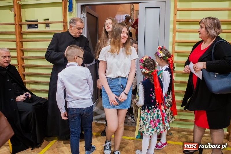 Zdjęcie w galerii na portalu naszraciborz.pl: Miała być 1000-latka, a została stara. Szkoła w Brzeziu świętuje dziś 135. urodziny  wiadomości z regionu