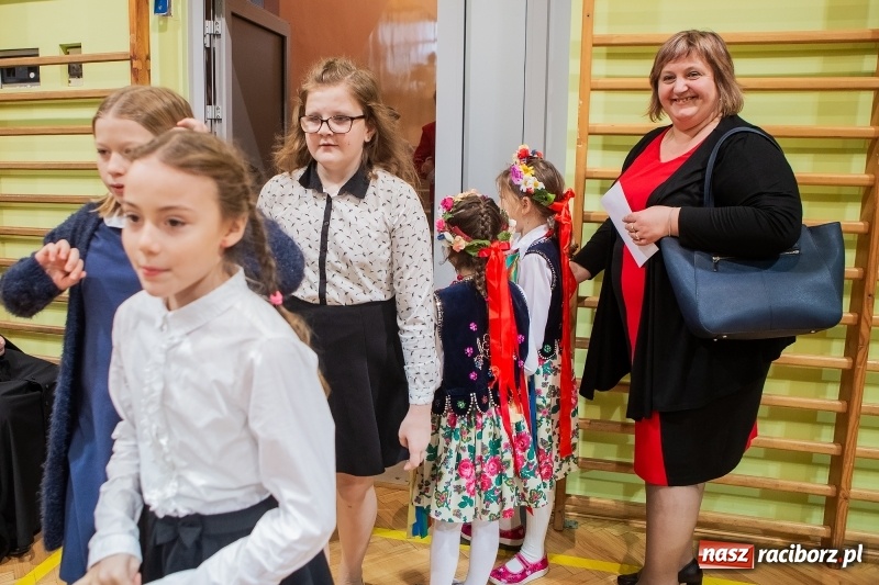 Zdjęcie w galerii na portalu naszraciborz.pl: Miała być 1000-latka, a została stara. Szkoła w Brzeziu świętuje dziś 135. urodziny  wiadomości z regionu