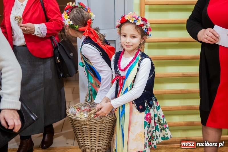 Zdjęcie w galerii na portalu naszraciborz.pl: Miała być 1000-latka, a została stara. Szkoła w Brzeziu świętuje dziś 135. urodziny  wiadomości z regionu