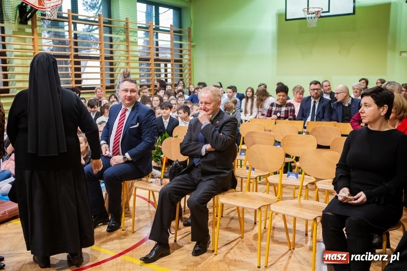 Zdjęcie w galerii na portalu naszraciborz.pl: Miała być 1000-latka, a została stara. Szkoła w Brzeziu świętuje dziś 135. urodziny  wiadomości z regionu