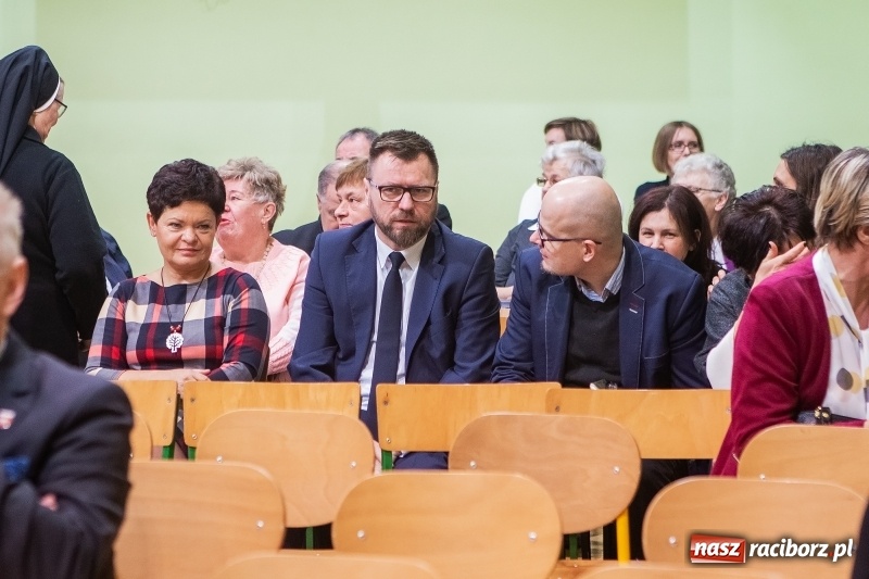 Zdjęcie w galerii na portalu naszraciborz.pl: Miała być 1000-latka, a została stara. Szkoła w Brzeziu świętuje dziś 135. urodziny  wiadomości z regionu