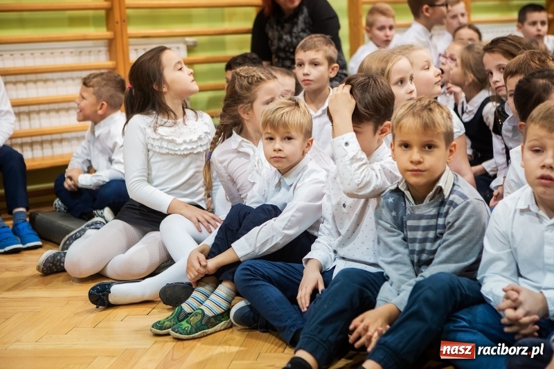 Zdjęcie w galerii na portalu naszraciborz.pl: Miała być 1000-latka, a została stara. Szkoła w Brzeziu świętuje dziś 135. urodziny  wiadomości z regionu