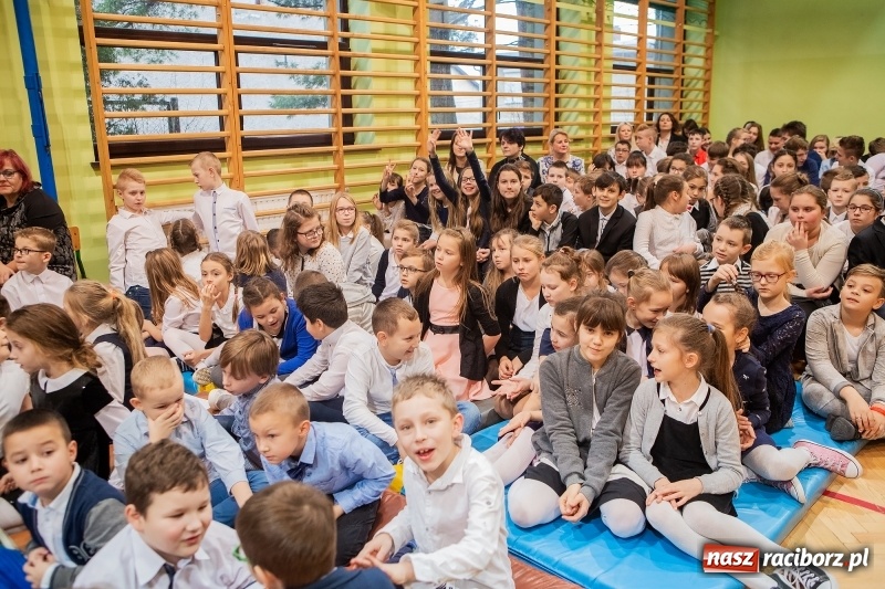 Zdjęcie w galerii na portalu naszraciborz.pl: Miała być 1000-latka, a została stara. Szkoła w Brzeziu świętuje dziś 135. urodziny  wiadomości z regionu