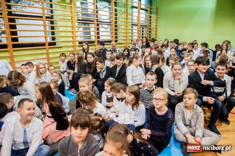 Zdjęcie w galerii na portalu naszraciborz.pl: Miała być 1000-latka, a została stara. Szkoła w Brzeziu świętuje dziś 135. urodziny  wiadomości z regionu