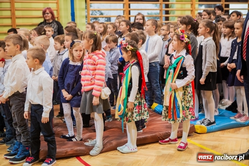 Zdjęcie w galerii na portalu naszraciborz.pl: Miała być 1000-latka, a została stara. Szkoła w Brzeziu świętuje dziś 135. urodziny  wiadomości z regionu