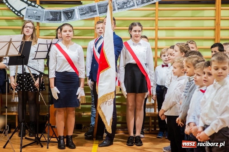 Zdjęcie w galerii na portalu naszraciborz.pl: Miała być 1000-latka, a została stara. Szkoła w Brzeziu świętuje dziś 135. urodziny  wiadomości z regionu