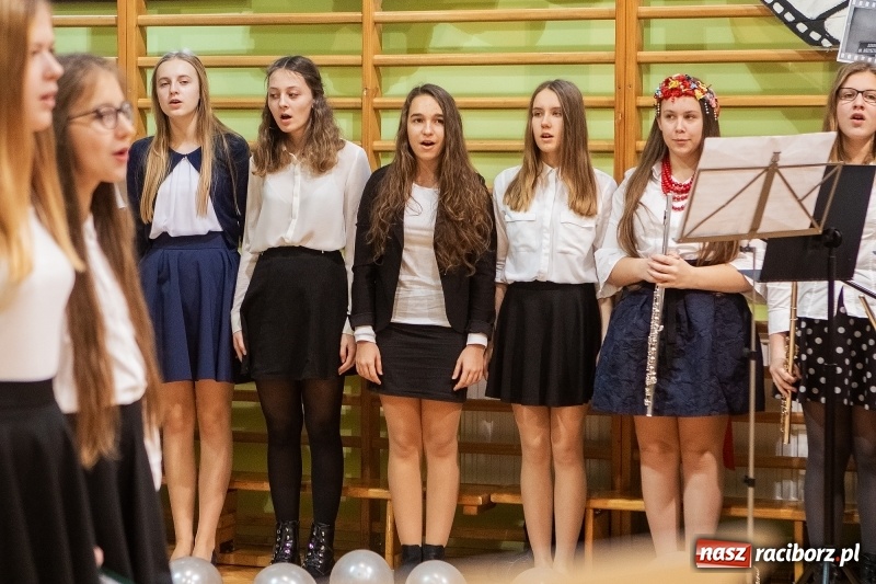 Zdjęcie w galerii na portalu naszraciborz.pl: Miała być 1000-latka, a została stara. Szkoła w Brzeziu świętuje dziś 135. urodziny  wiadomości z regionu