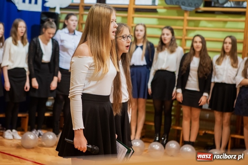 Zdjęcie w galerii na portalu naszraciborz.pl: Miała być 1000-latka, a została stara. Szkoła w Brzeziu świętuje dziś 135. urodziny  wiadomości z regionu