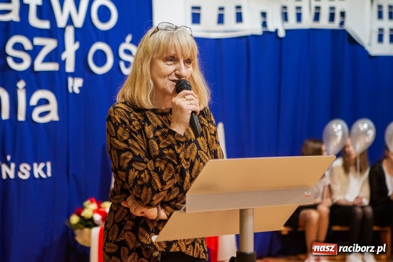 Zdjęcie w galerii na portalu naszraciborz.pl: Miała być 1000-latka, a została stara. Szkoła w Brzeziu świętuje dziś 135. urodziny  wiadomości z regionu