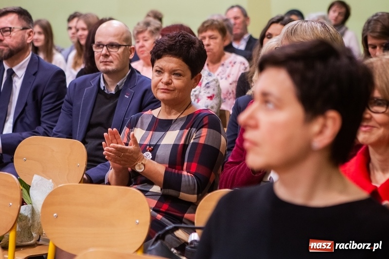 Zdjęcie w galerii na portalu naszraciborz.pl: Miała być 1000-latka, a została stara. Szkoła w Brzeziu świętuje dziś 135. urodziny  wiadomości z regionu