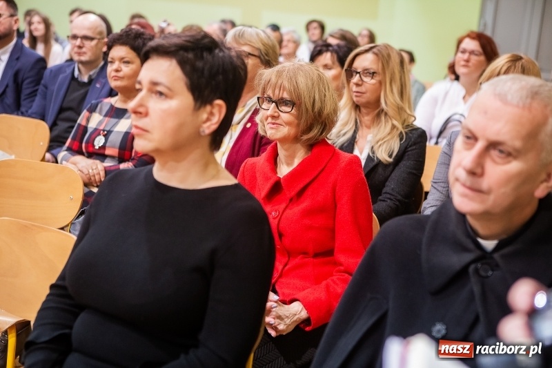 Zdjęcie w galerii na portalu naszraciborz.pl: Miała być 1000-latka, a została stara. Szkoła w Brzeziu świętuje dziś 135. urodziny  wiadomości z regionu