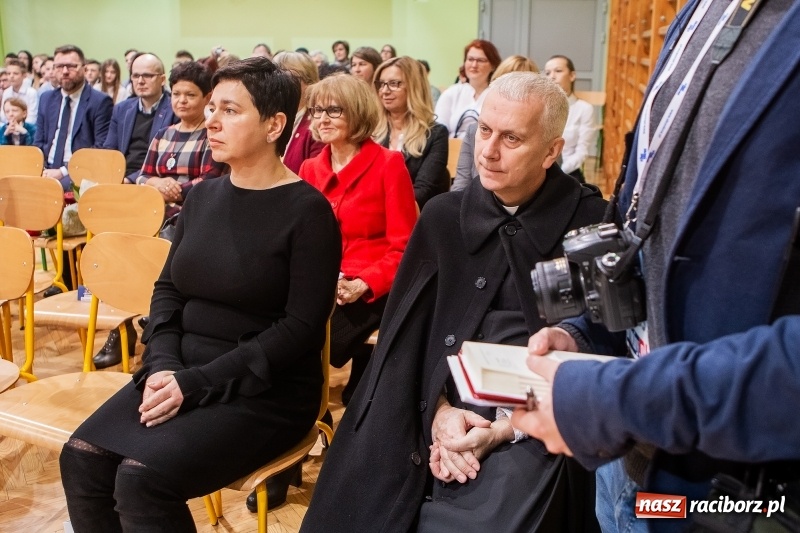 Zdjęcie w galerii na portalu naszraciborz.pl: Miała być 1000-latka, a została stara. Szkoła w Brzeziu świętuje dziś 135. urodziny  wiadomości z regionu