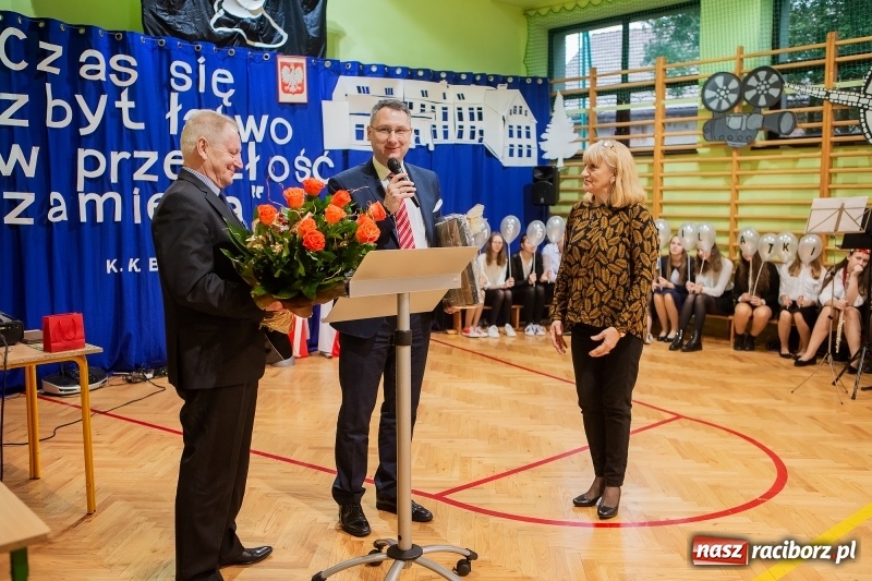 Zdjęcie w galerii na portalu naszraciborz.pl: Miała być 1000-latka, a została stara. Szkoła w Brzeziu świętuje dziś 135. urodziny  wiadomości z regionu