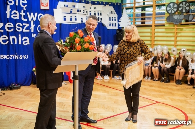 Zdjęcie w galerii na portalu naszraciborz.pl: Miała być 1000-latka, a została stara. Szkoła w Brzeziu świętuje dziś 135. urodziny  wiadomości z regionu